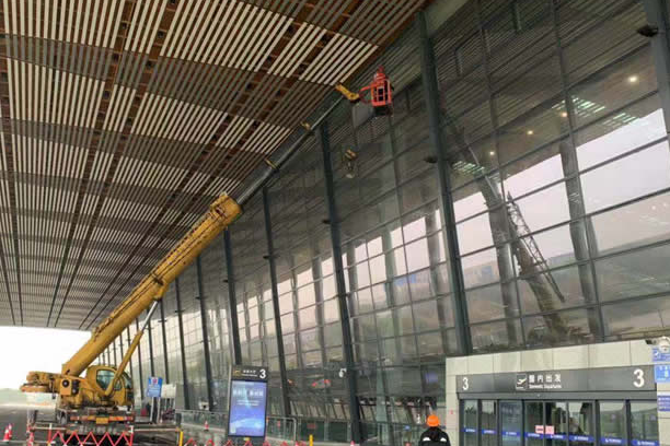 博罗玻璃幕墙维护和保养